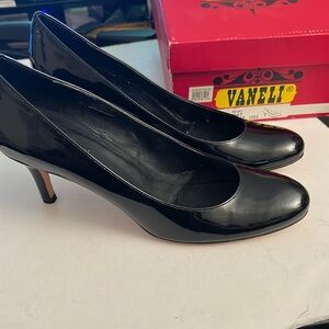Vaneli Undine Glossy Black Heels 9.5N
